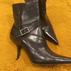 VINTAGE Michel Perry Black ankle pointy toe booties 2in kit heel size 36 …
